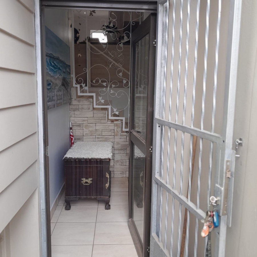 4 Bedroom Property for Sale in Wavecrest Eastern Cape